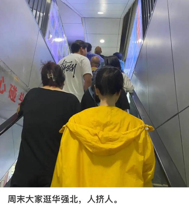 “146买的触屏耳机吊打苹果？”华强北快被打工人逛成「数码迪士尼」了(图16)